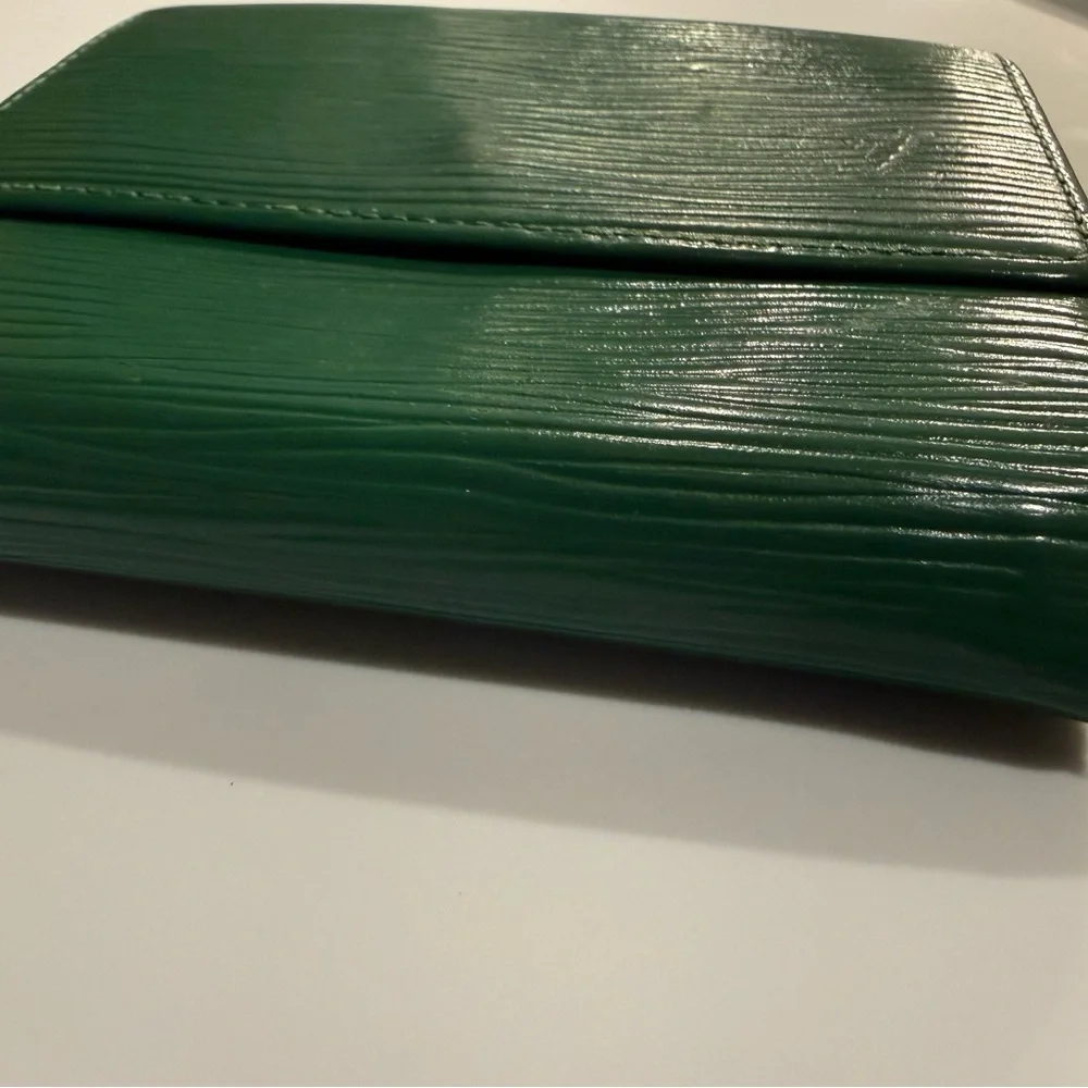Louis Vuitton Bamboo Green Epi Leather Porte Billes Compact Wallet